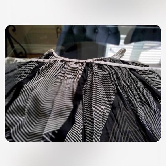 Black and with tunique dress too - Picture 4 of 4